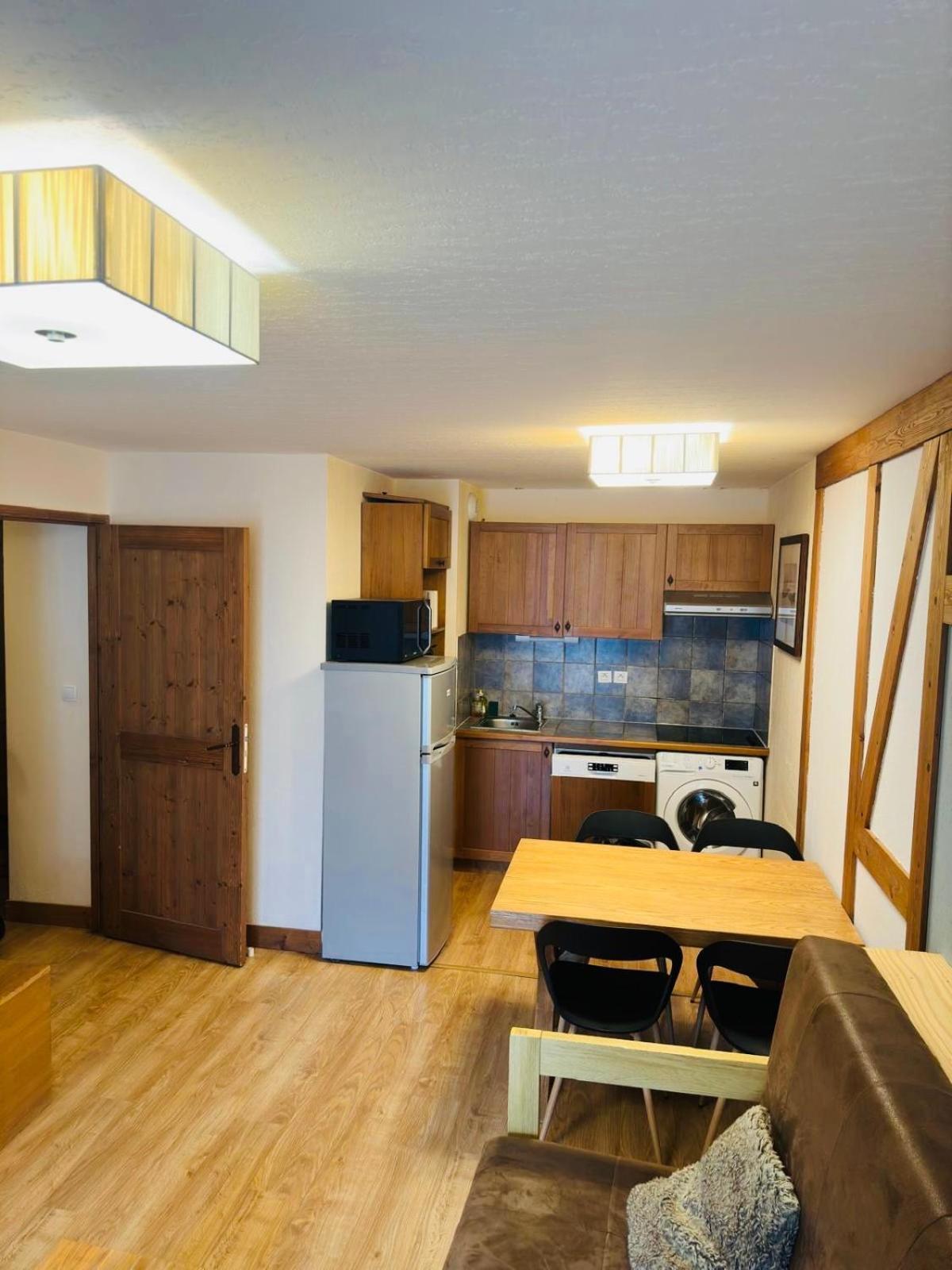 Appartements Avec Piscine Interieure Sauna Parking Etage 1 Au Centre Du Village Dans Residence Cami Real Saint-Lary-Soulan Exterior photo