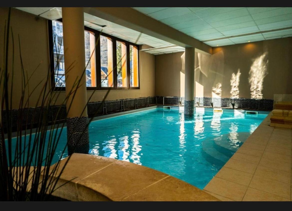Appartements Avec Piscine Interieure Sauna Parking Etage 1 Au Centre Du Village Dans Residence Cami Real Saint-Lary-Soulan Exterior photo